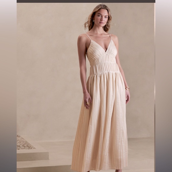Banana Republic Dresses & Skirts - NWT BANANA REPUBLIC JACQUI PLEATED MAXI DRESS